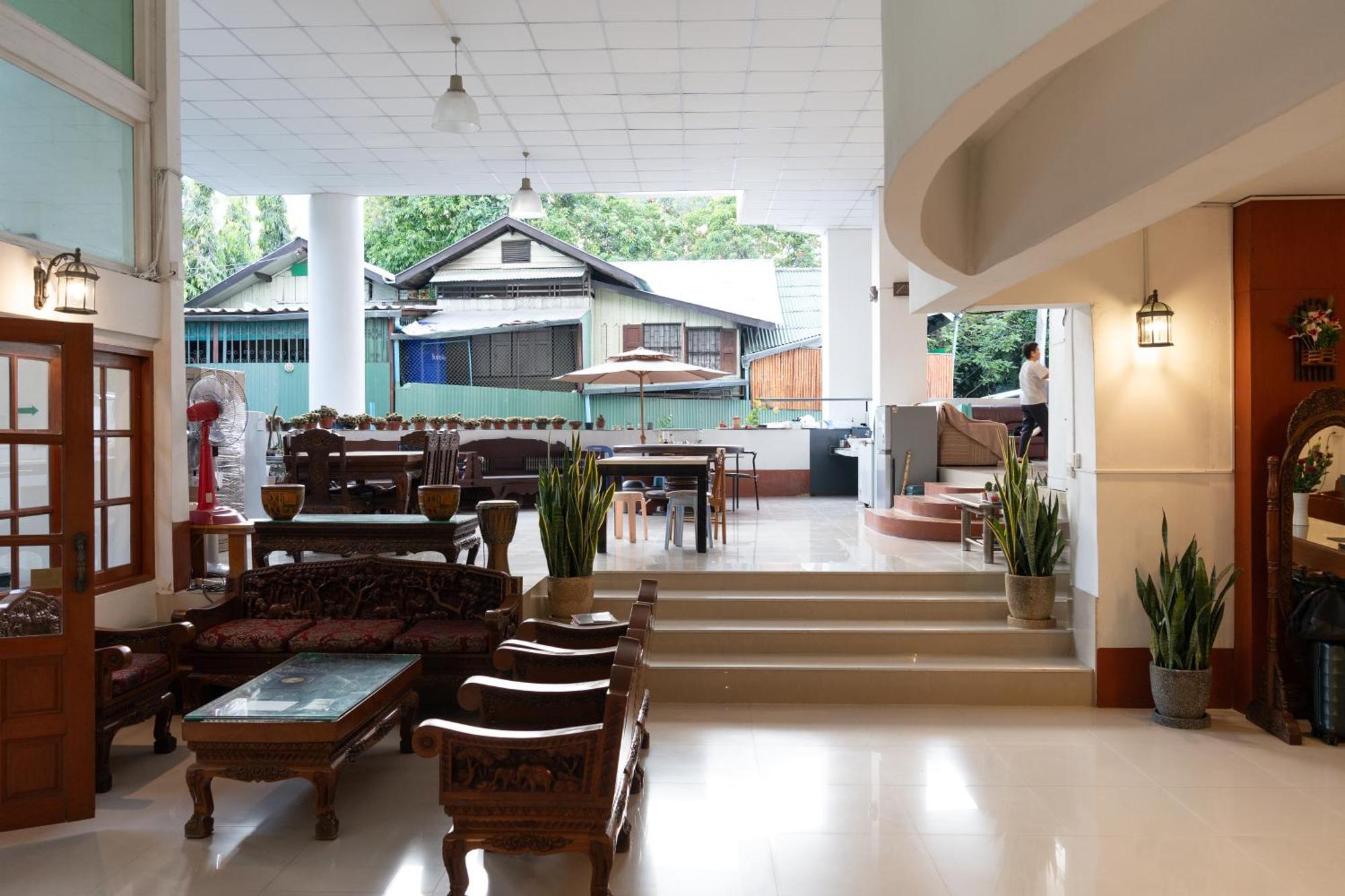 Готель Chiang Mai Mansion Екстер'єр фото